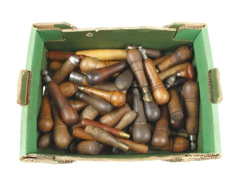 Quantity of tool handles G 