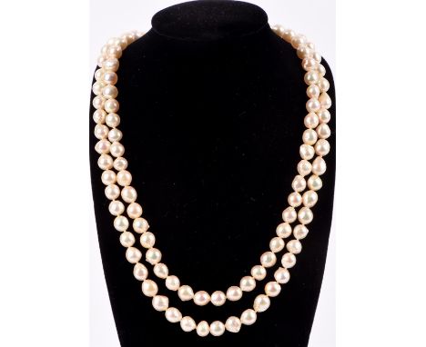 Freshwater pearl single row knotted necklace, the pearls measuring between 6.2-6.5mm in diameter, on a yellow metal pearl set