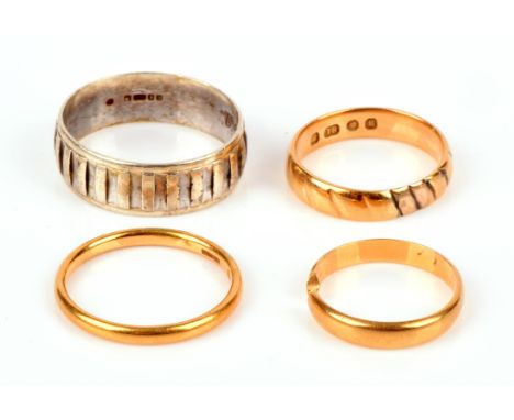 Four gold wedding bands, a 22 ct gold plain band hallmarked London 1926, ring size P, an 18 ct yellow gold patterned band hal