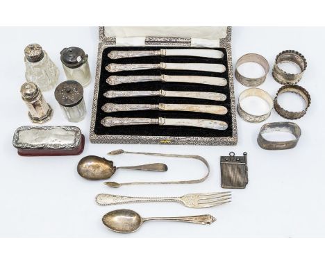 A collection of mainly early 20th Century silver to include: Novelty notebook holder and pencil on suspension ring (London ex