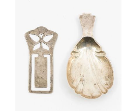 A George V silver stylised leaf shaped caddy spoon, hallmarked by Josiah Williams &amp; Co,. London, 1913, approx 14.13 grams
