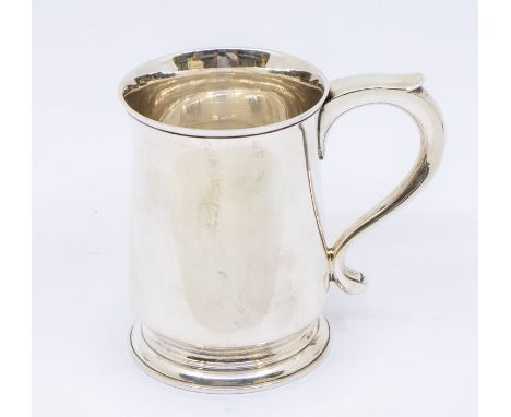 A silver tankard by Garrard & Co London, 1963, height approx  9.5cm, weight approx 6.5oztFurther details: good, minor wear an