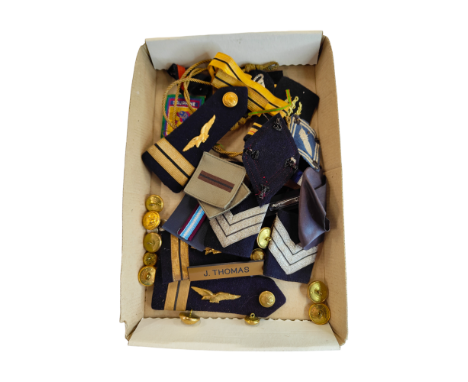 GOOD VARIOUS COLLECTION OF WORLD WAR 2 RANK SLIDES &amp; EPAULETTES ETC 
