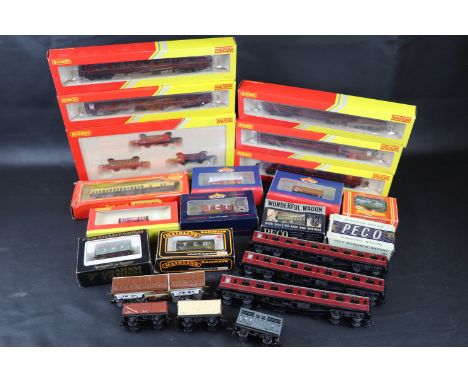 14 Boxed OO gauge items of rolling stock to include 6 x Hornby Railroad featuring R6473 Triple Mineral Wagon Pack, Bachmann x