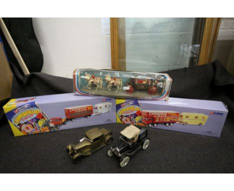 Two Corgi Chipperfield Circus diecast vehicles to include 97885 Scammell Highwayman Trailer & Caravan, 97888 Foden Closed Pol