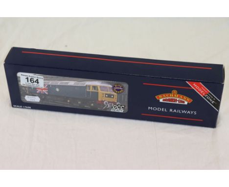 Boxed Bachmann OO gauge DCC Ready Blue Riband 32800Z Class 47 Diesel 47163 BR Blue Silver Jubilee / Union Jack livery produce