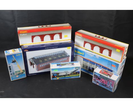 Seven boxed HO & OO gauge trackside buildings and accessories to include Bachmann Modern Servicing Depot, Hornby Viaduct x 2,
