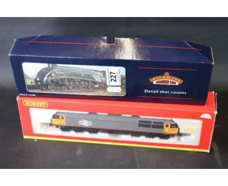 Two OO gauge engines to include Bachmann 31956 A4 4482 Golden Eagle LNER Doncaster Green S/C and Hornby R2476A Railfreight Co