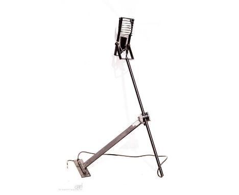 Artemide black bracket modernist anglepoise lamp by E. Gismondi,  model Sintesi P.Le Morsetto /Braccio