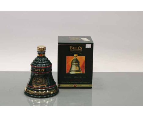 BELL'S CHRISTMAS 1995 BELL
Blended Scotch Whisky in green  Wade ceramic decanter. 70cl, 40% volume, in carton. CONDITION REPO