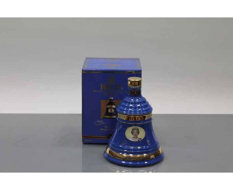 BELL'S QUEEN'S 75TH BIRTHDAY BELL
Blended Scotch Whisky in blue Wade ceramic decanter. 70cl, 40% volume, in carton. CONDITION