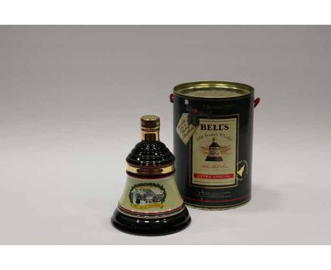 BELL'S CHRISTMAS 1990 BELL
Blended Scotch Whisky in green and yellow Wade ceramic decanter. 75cl, 43% volume, in tube. CONDIT