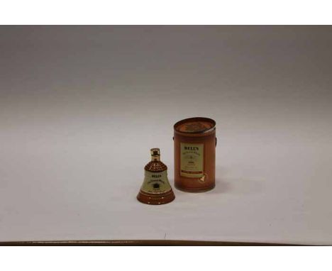 BELL'S EXTRA SPECIAL BELL
Blended Scotch Whisky in coffee and cream Wade ceramic decanter. 5cl, 43% volume, in tube. CONDITIO