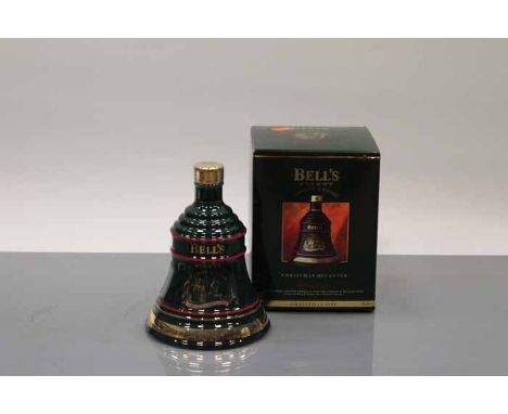 BELL'S CHRISTMAS 1992 BELL
Blended Scotch Whisky in green  Wade ceramic decanter. 70cl, 40% volume, in carton. CONDITION REPO