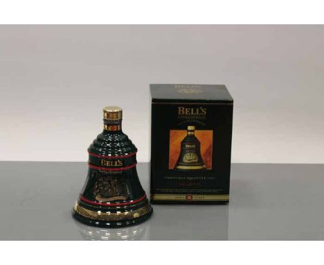 BELL'S CHRISTMAS 1994 BELL
Blended Scotch Whisky in green and gold Wade ceramic decanter. 70cl, 40% volume, in carton. CONDIT