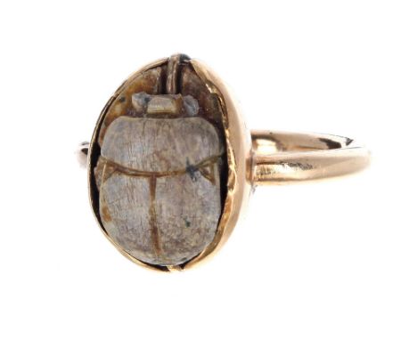 Antique gold mounted hardstone scarab beetle ring, 3.2gm, ring size H/I