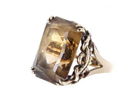 Large 9ct yellow gold smoky quartz single stone ring with a knot design setting, 22mm x 16mm, 13.1gm, ring size Q