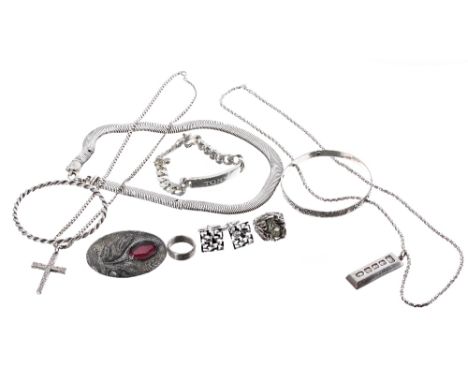 Assorted silver and white metal jewellery to include an ingot, identity bracelet, two bangles, two necklets, necklet with cro