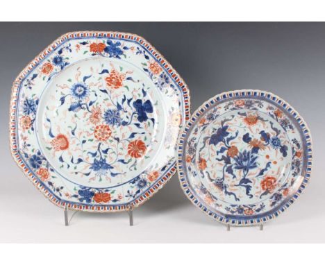 Two Chinese Imari export porcelain octagonal dishes, Kangxi period, each painted and gilt with flowers, widths 37.8cm and 27c