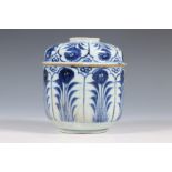 China, a blue and white porcelain jar and cover, late 18th/ 19th century,