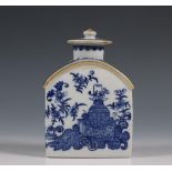 China, a blue and white porcelain teacaddy and cover, ca. 1800,