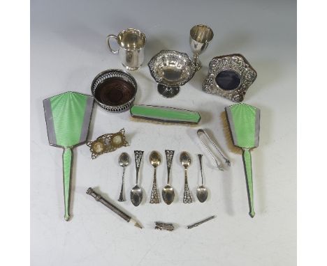 A George IV silver propelling Pencil Holder, by&nbsp;Joseph Willmore, hallmarked Birmingham, 1822, the seal top carved with a