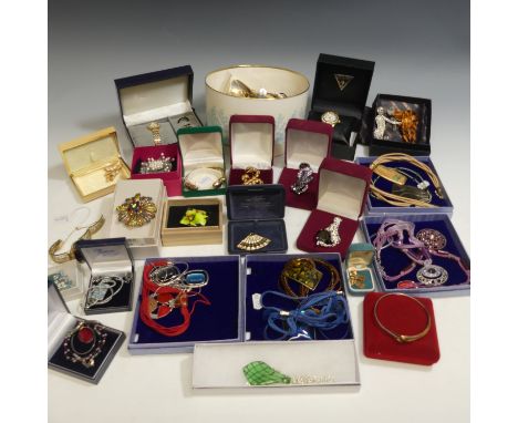 A quantity of vintage Costume Jewellery, including a black and white paste 'Dancers' brooch by Butler and Wilson, in box, a L