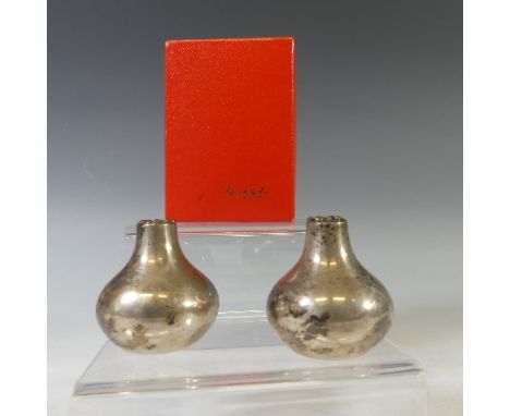 Stuart Devin; A pair of Salt and Pepper Pots, hallmarked London, 1980, of onion form with textured gilt tops, gilt bayonet fi