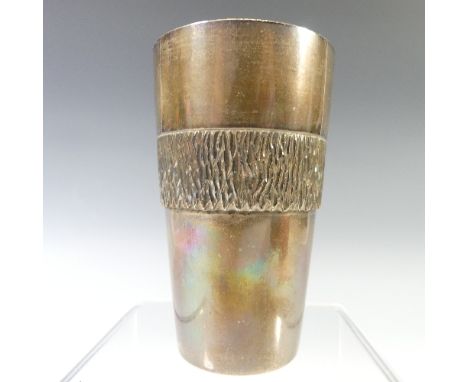 Stuart Devlin; A silver Beaker, hallmarked London, 1983, of plain conical form with a band of gilt bark decoration, 11.5cm hi