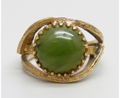 A 9ct gold, jade cabochon ring with bark effect detail, Birmingham 1924, 4.2g, L
