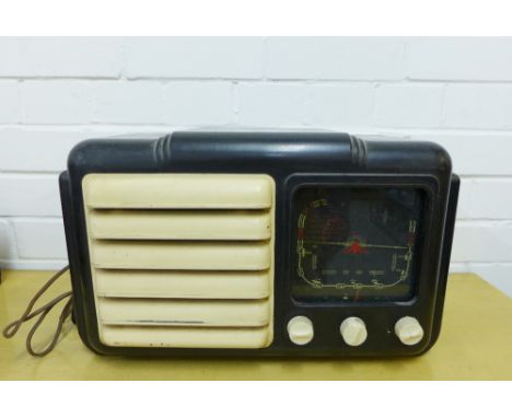 A vintage Bakelite Raymond Electric radio, 42 x 25 x 20cm 