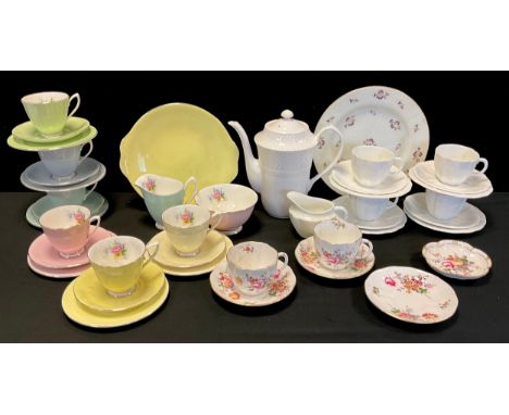 Ceramics - four Royal Crown Derby tea cups and saucers; Royal Albert tea set for six; Royal crown Derby ‘ Derby posies’ ware;