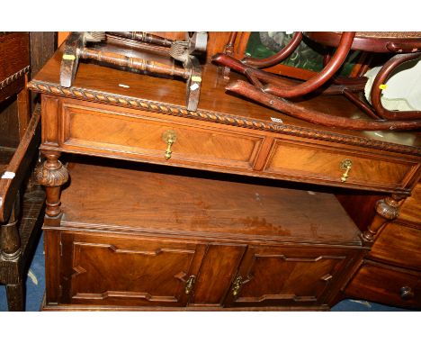 AN EDWARDIAN WALNUT TWO TIER BUFFET, raised back above two drawers, central shelf above double cupboard doors, width 122cm x 