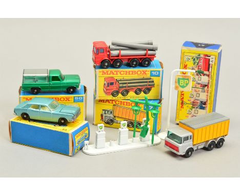 A BOXED MATCHBOX ACCESSORY PACK GARAGE PUMPS AND SIGN, No.A-1, complete and in very lightly playworn condition, the two lamps