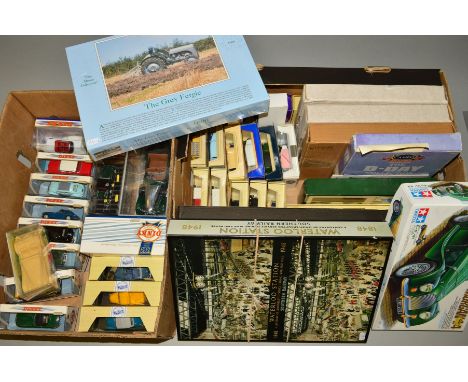 A QUANTITY OF BOXED MODERN DIECAST VEHICLES, to include Matchbox 'The Dinky Collection', Corgi Classics, Corgi Cameo, Lledo '