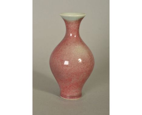 A LATE 20TH CENTURY CHINESE PORCELAIN VASE OF FLASK FORM, mottled pink glaze, unmarked to base, height 13cm