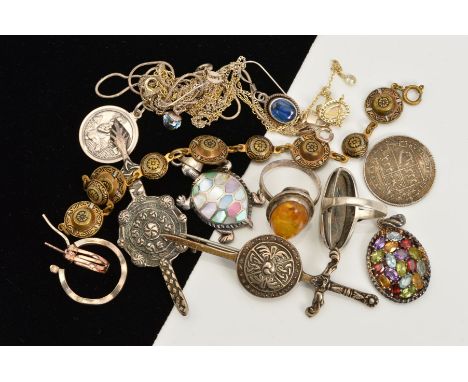 A SELECTION OF SILVER AND WHITE METAL JEWELLERY, to include a modified amber cabochon ring, an inlaid mother of pearl tortois