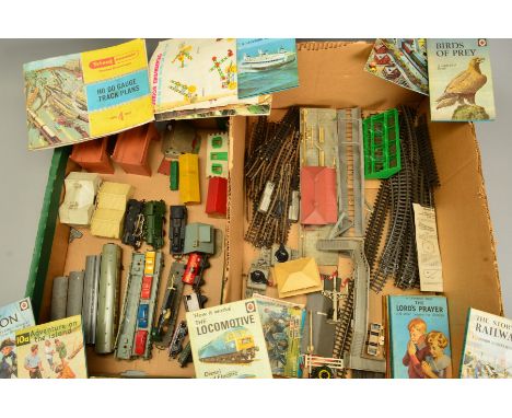 A QUANTITY OF UNBOXED AND ASSORTED OO GAUGE MODEL RAILWAY ITEMS, to include Class 3F 'Jinty' tank locomotive, No.47606, B.R. 