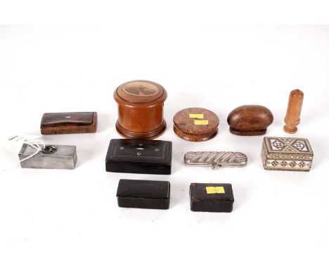 A collection of trinket and snuff boxes, including: a Mauchlin ware circular trinket box, with a scene of Durham to its lid; 