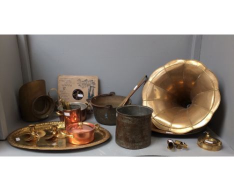 Qty of copper & brass including measures, and a brass speaker horn from a record player & jazz records speed 75 (please remem