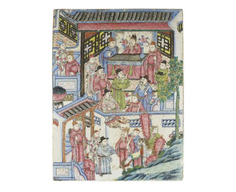 FAMILLE ROSE PORCELAIN AND HARDWOOD TABLE SCREENQING DYNASTY, 19TH CENTURY the porcelain plaque painted with a multitude of o