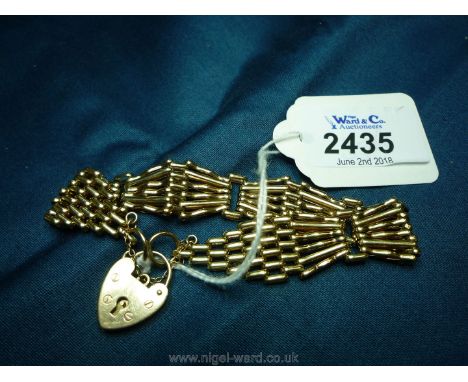 A 9ct gold fan gate bracelet with padlock safety chain, 200.0 mm  weight 21.2 gms