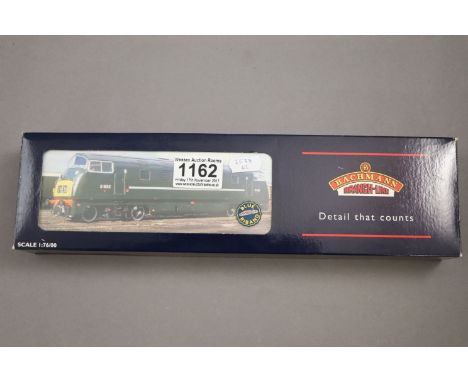 Boxed Bachmann OO gauge Blue Riband 32051 Class 42 Warship Diesel D832 Onslaught BR Green engine