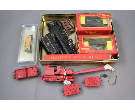 Group of OO & Dublo gauge model railway to include Triang Princess Elizabeth locomotive & tender, Dublo Crane, rolling stock 