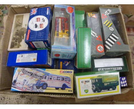 Approximately 31 boxed Diecast vehicles to include; Corgi The London Scene, Corgi Classics, Classic Coprgi Models, Lledo, Oxf