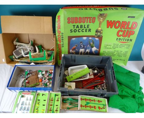 Good group of HW & LW Subbuteo to include boxed Feyenoord team HW, Coventry LW team, loose players, goal nets, etc