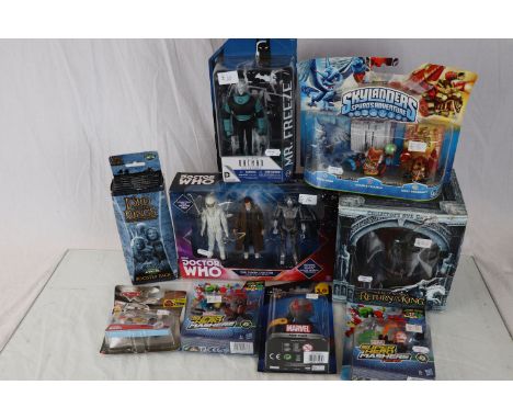 Eight boxed/carded figures to include Lord of the Rings Return of the King DVD Gift Set and Tradeable Miniatures Game Booster