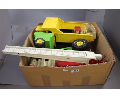 Collection of 4 metal Tonka toys to include, Large lorry tipper truck, Elevating fire engine, open backed truck with towed ho