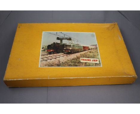 French boxed tin plate Train Electrique JEP train set 5824-3 with engine and carriages, missing controller