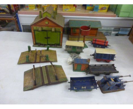 Collection of Hornby O gauge model railway accessories to include engine shed, 5 x items of rolling stock etc